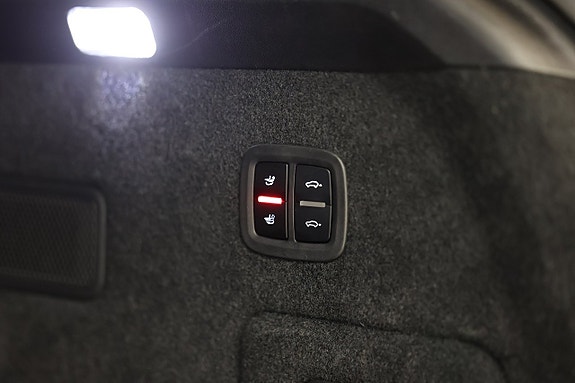 Porsche Cayenne 13 of 30