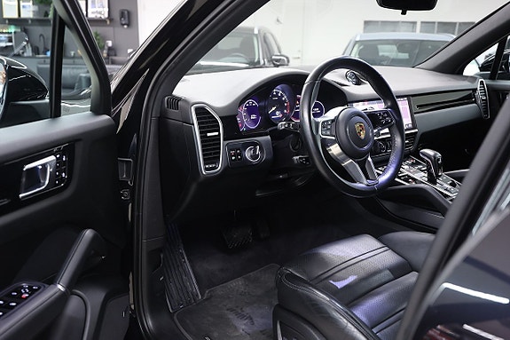 Porsche Cayenne 22 of 30