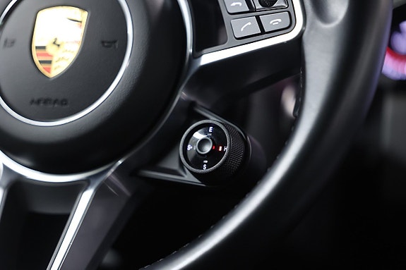 Porsche Cayenne 17 of 30