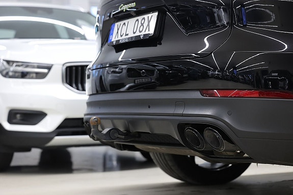 Porsche Cayenne 9 of 30
