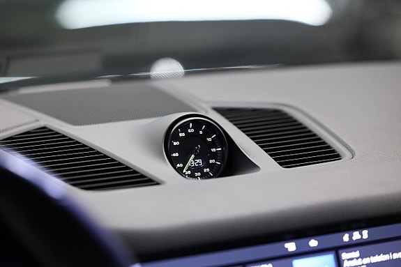 Porsche Cayenne 24 of 30