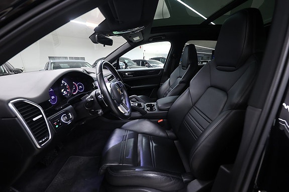 Porsche Cayenne 21 of 30