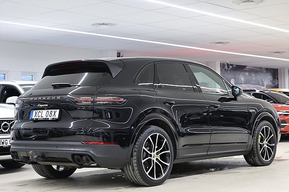 Porsche Cayenne 8 of 30