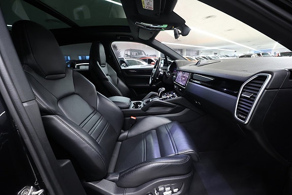 Porsche Cayenne 20 of 30