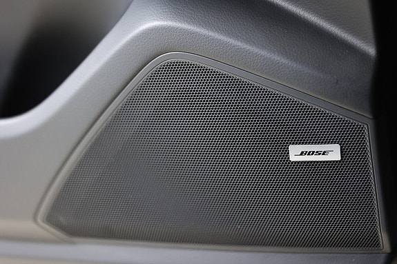Porsche Cayenne 27 of 30