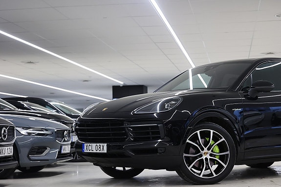 Porsche Cayenne 5 of 30