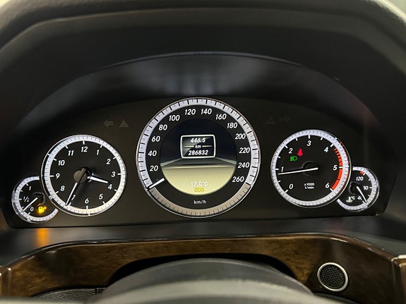 Mercedes-Benz E200 11 of 16