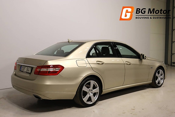 Mercedes-Benz E200 3 of 5