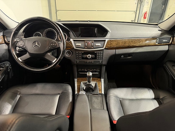 Mercedes-Benz E200 9 of 16