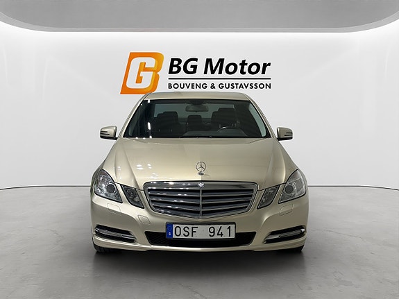 Mercedes-Benz E200 3 of 21