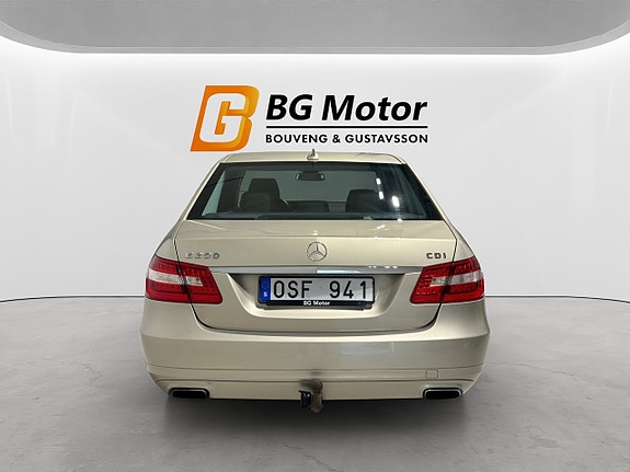 Mercedes-Benz E200 6 of 21