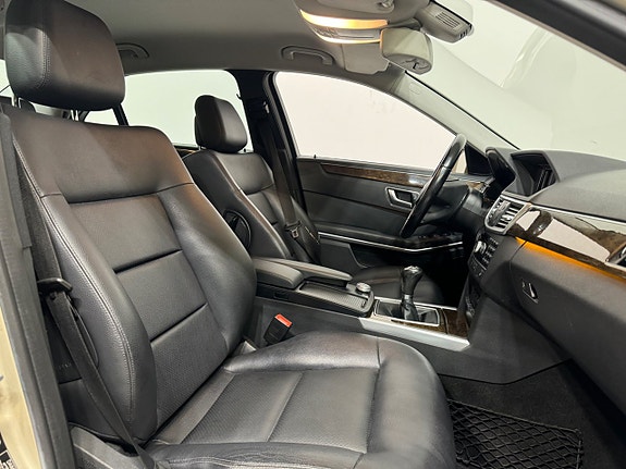Mercedes-Benz E200 6 of 16