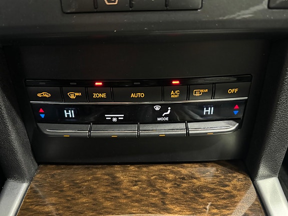 Mercedes-Benz E200 15 of 16