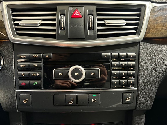 Mercedes-Benz E200 14 of 16