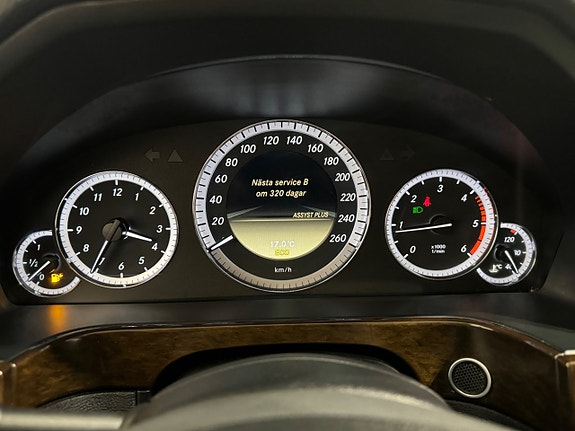 Mercedes-Benz E200 12 of 16