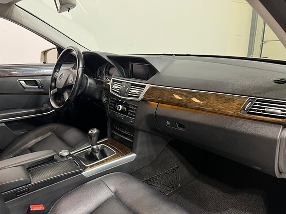 Mercedes-Benz E200 5 of 5
