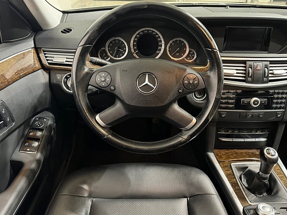 Mercedes-Benz E200 10 of 16