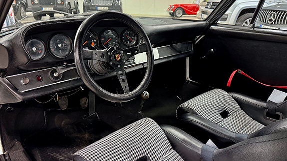 Porsche 911 6 of 9