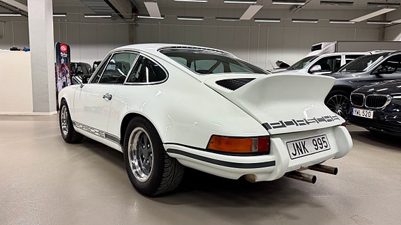 Porsche 911 4 of 5
