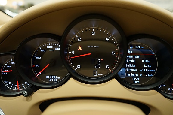 Porsche Cayenne 15 of 25