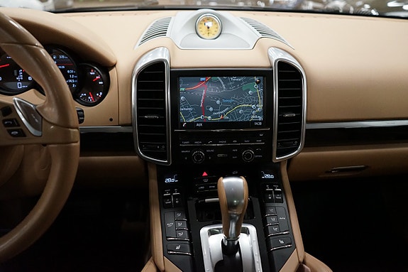 Porsche Cayenne 19 of 25