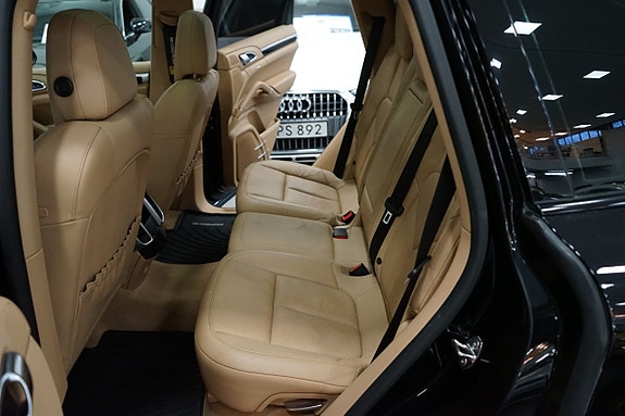 Porsche Cayenne 6 of 25