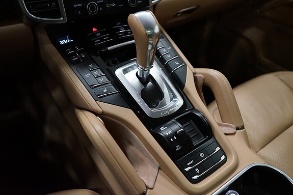 Porsche Cayenne 20 of 25
