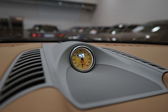 Porsche Cayenne 18 of 25