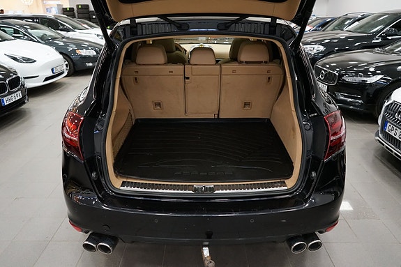 Porsche Cayenne 11 of 25