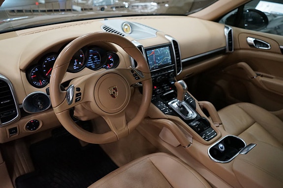 Porsche Cayenne 13 of 25