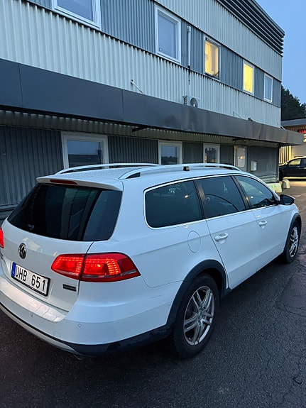 Volkswagen Passat Alltrack 4 of 5