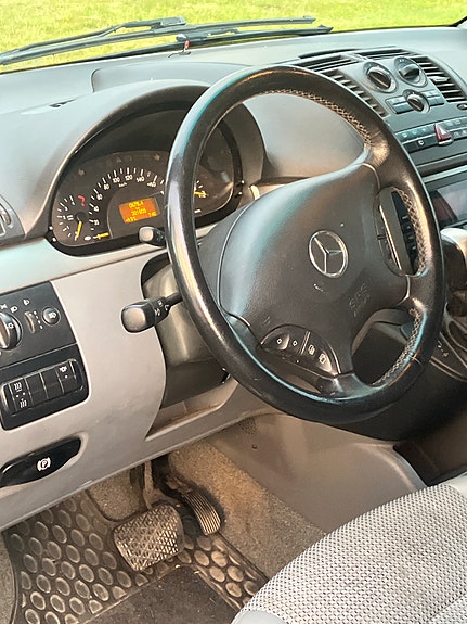 Mercedes-Benz Viano 2 of 5
