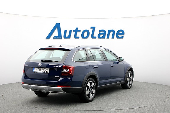 Skoda Octavia Scout 8 of 26