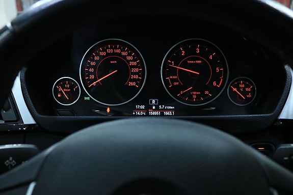 BMW 318 9 of 17