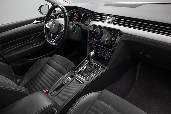 Volkswagen Passat 10 of 27