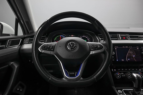 Volkswagen Passat 16 of 27