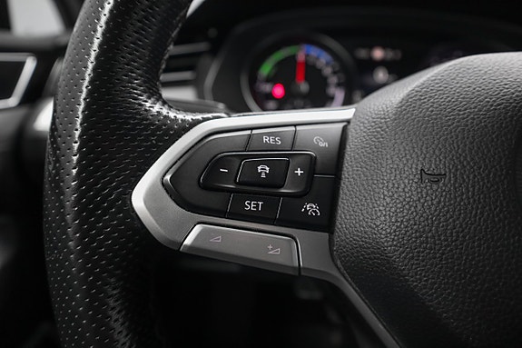 Volkswagen Passat 13 of 27