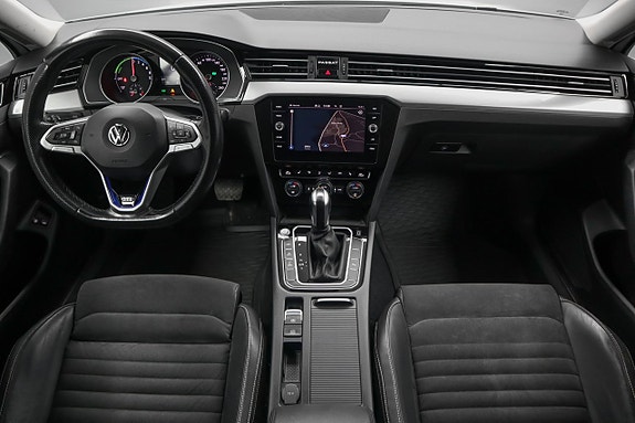 Volkswagen Passat 2 of 5