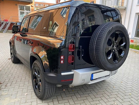 Land Rover Defender 110 6 of 14