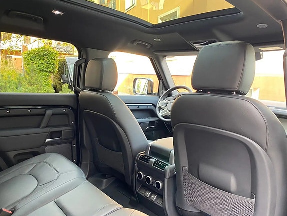 Land Rover Defender 110 11 of 14