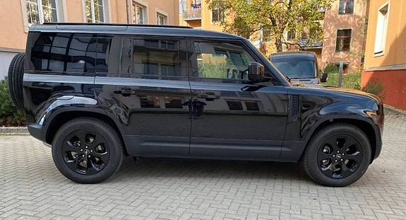 Land Rover Defender 110 3 of 5