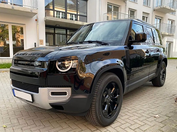 Land Rover Defender 110 2 of 5