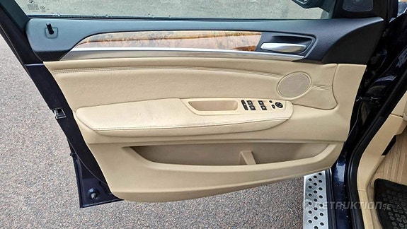 BMW X5 8 of 15