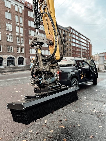 NORDICC BORSTE TILL GRÄVMASKIN MED FÄSTE