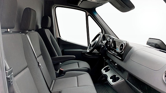 Mercedes-Benz Sprinter 208 4 of 5
