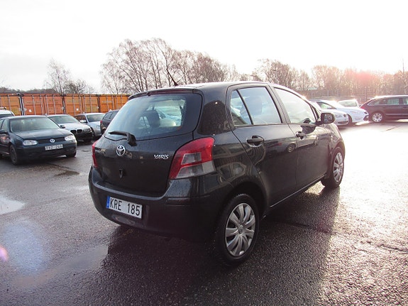 Toyota Yaris 5 of 14