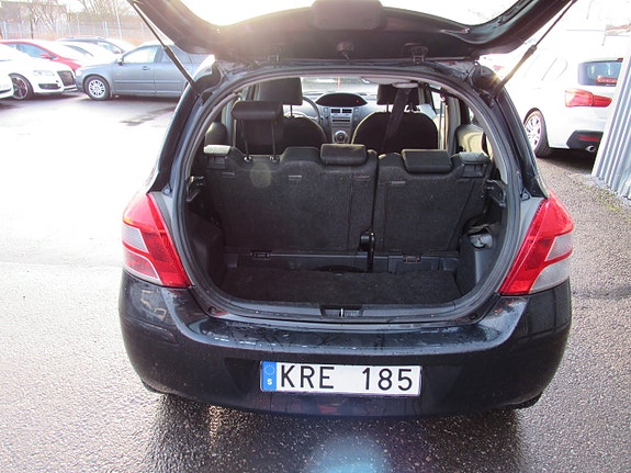 Toyota Yaris 8 of 14