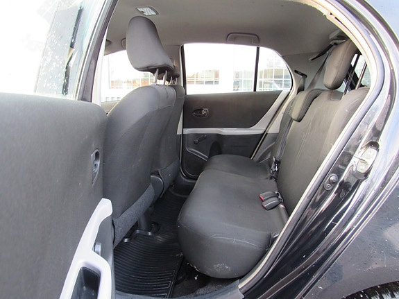 Toyota Yaris 13 of 14