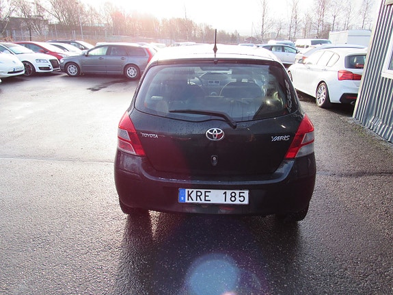 Toyota Yaris 6 of 14