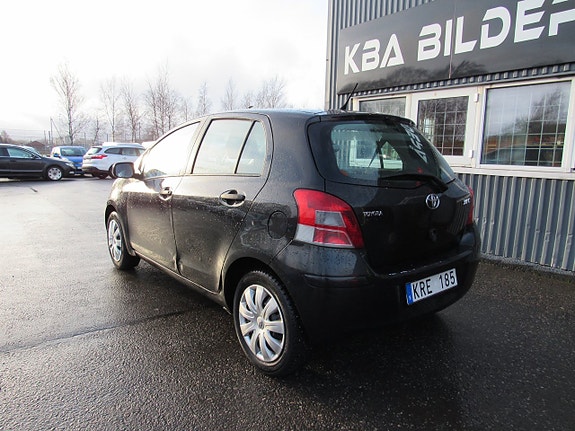 Toyota Yaris 7 of 14